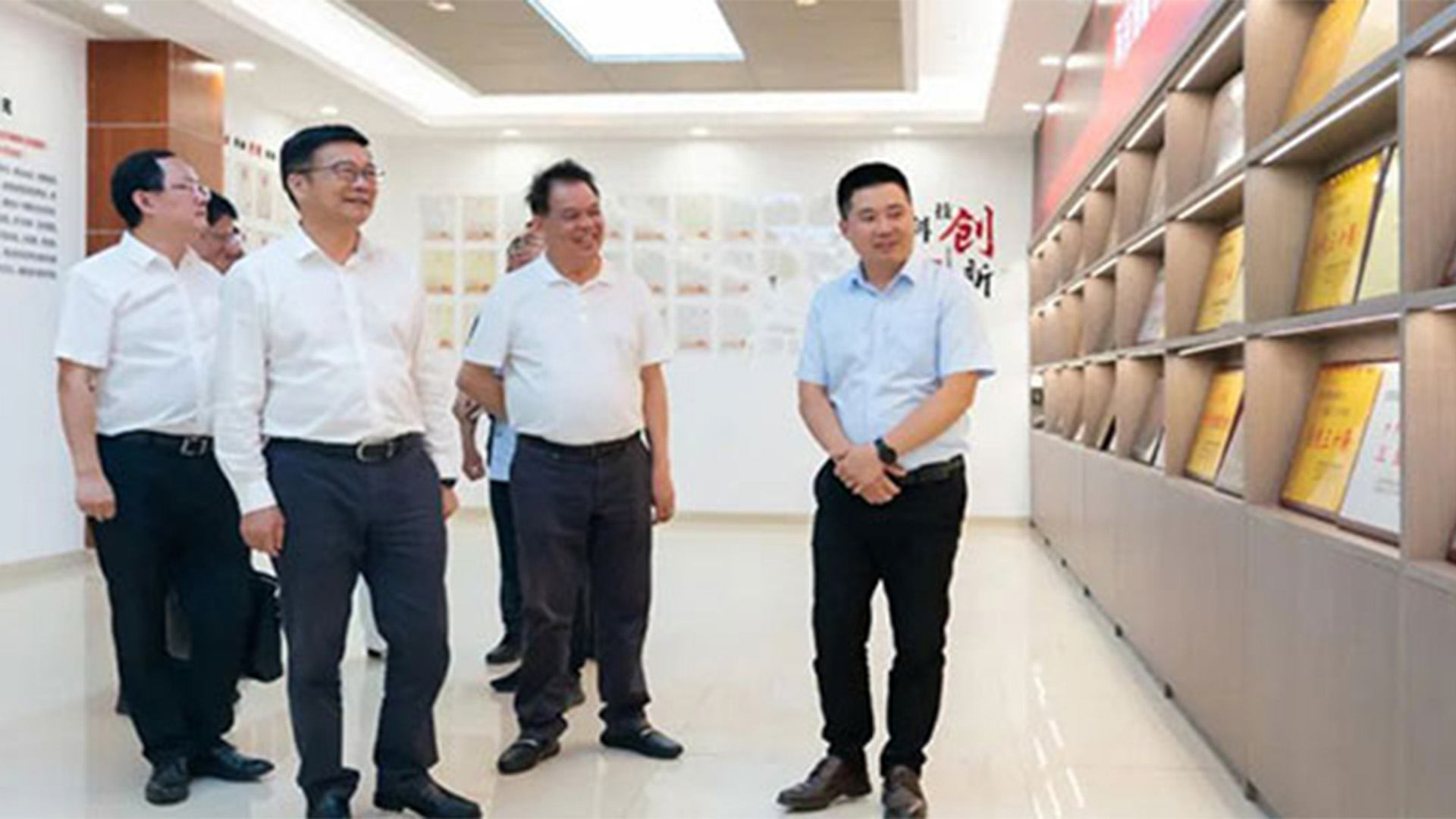 溫州灣新區(qū)黨工委書記、管委會主任周一富走訪浙江石化閥門有限公司